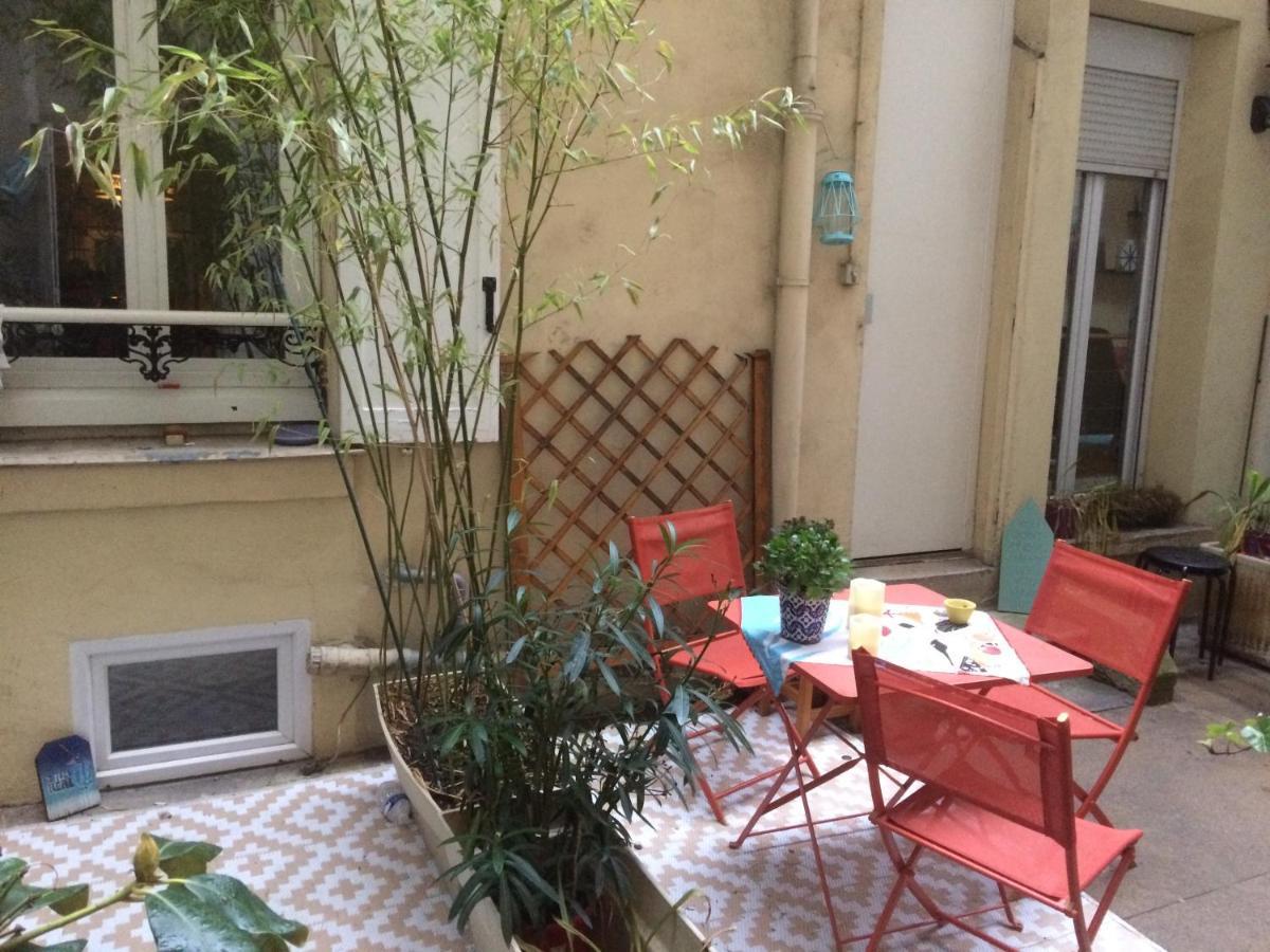 Studio "Maryline" Sejours Parisiens Abordables - Rez De Chaussee Sur Beau Patio Ombrage- Accessible Handcaps - Grand Canape-Lit Clic Clac 2 Places - Cuisine Equipee - Salle De Bains - 5 Minutes Du Metro Brochant Ligne 13,Bus 74 Et 31 Extérieur photo