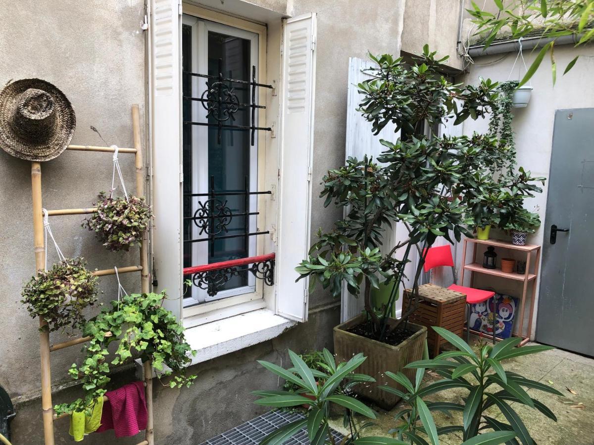 Studio "Maryline" Sejours Parisiens Abordables - Rez De Chaussee Sur Beau Patio Ombrage- Accessible Handcaps - Grand Canape-Lit Clic Clac 2 Places - Cuisine Equipee - Salle De Bains - 5 Minutes Du Metro Brochant Ligne 13,Bus 74 Et 31 Extérieur photo