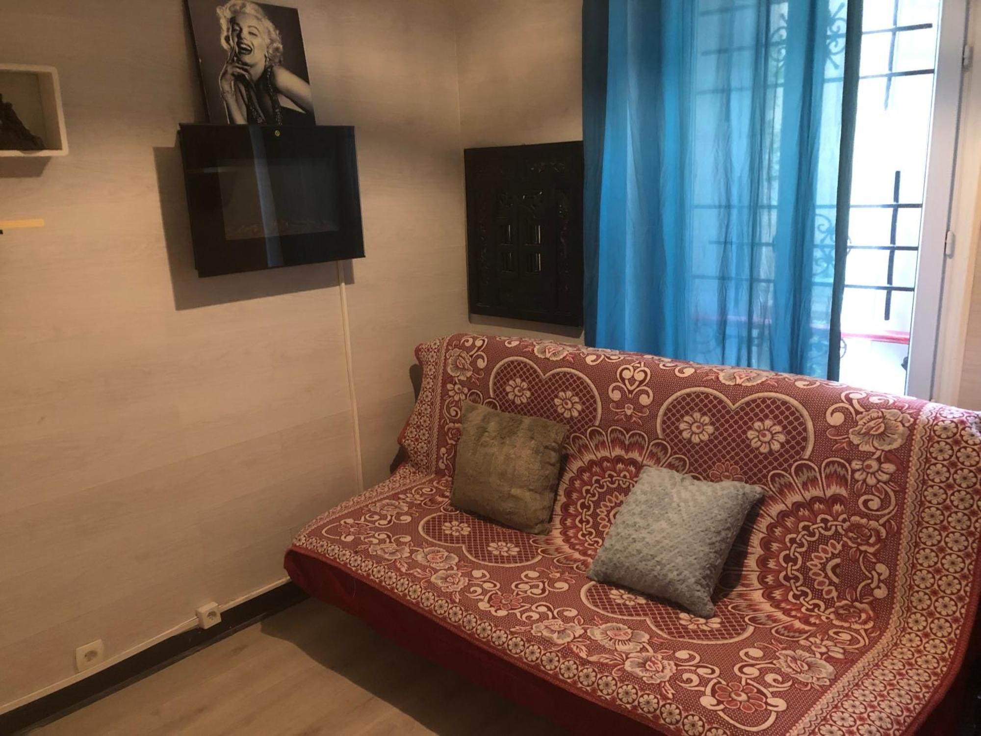 Studio "Maryline" Sejours Parisiens Abordables - Rez De Chaussee Sur Beau Patio Ombrage- Accessible Handcaps - Grand Canape-Lit Clic Clac 2 Places - Cuisine Equipee - Salle De Bains - 5 Minutes Du Metro Brochant Ligne 13,Bus 74 Et 31 Extérieur photo