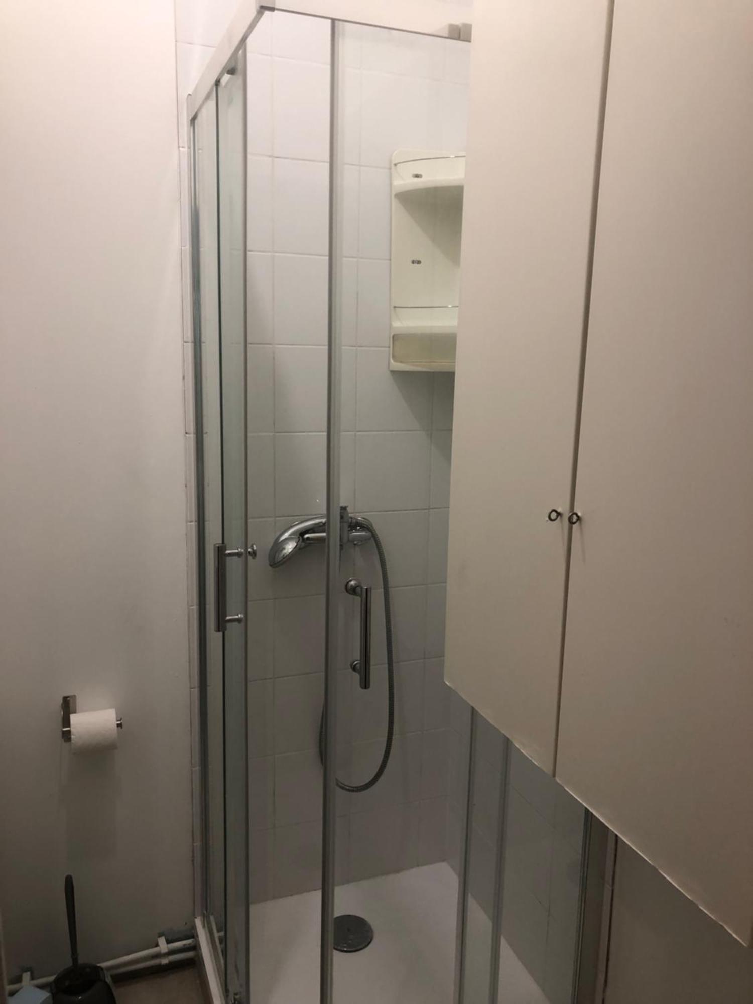 Studio "Maryline" Sejours Parisiens Abordables - Rez De Chaussee Sur Beau Patio Ombrage- Accessible Handcaps - Grand Canape-Lit Clic Clac 2 Places - Cuisine Equipee - Salle De Bains - 5 Minutes Du Metro Brochant Ligne 13,Bus 74 Et 31 Extérieur photo